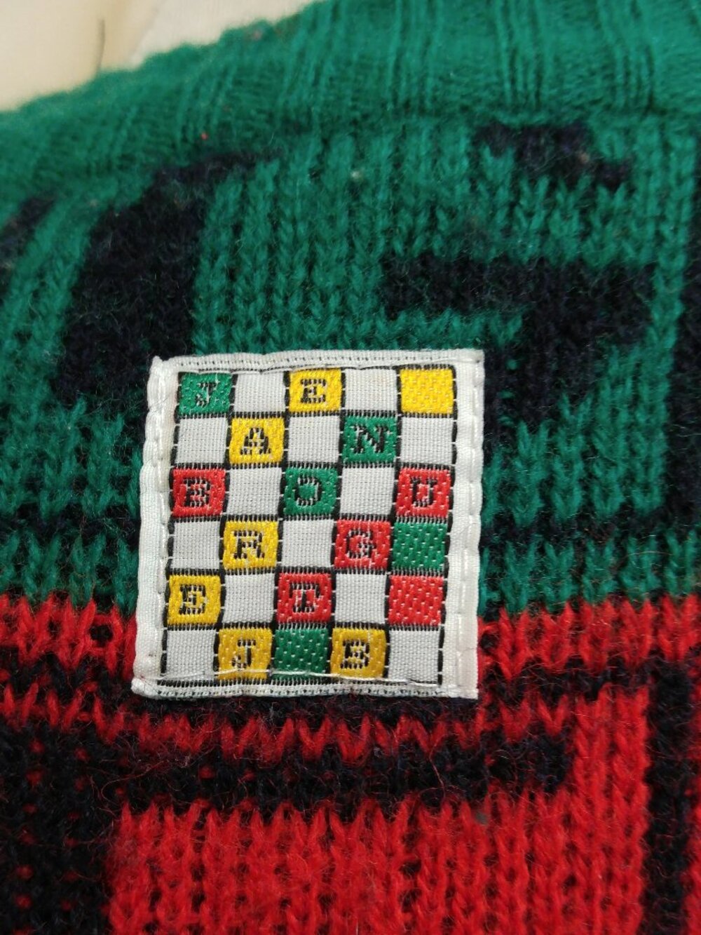 V - Picture 3 of 5
